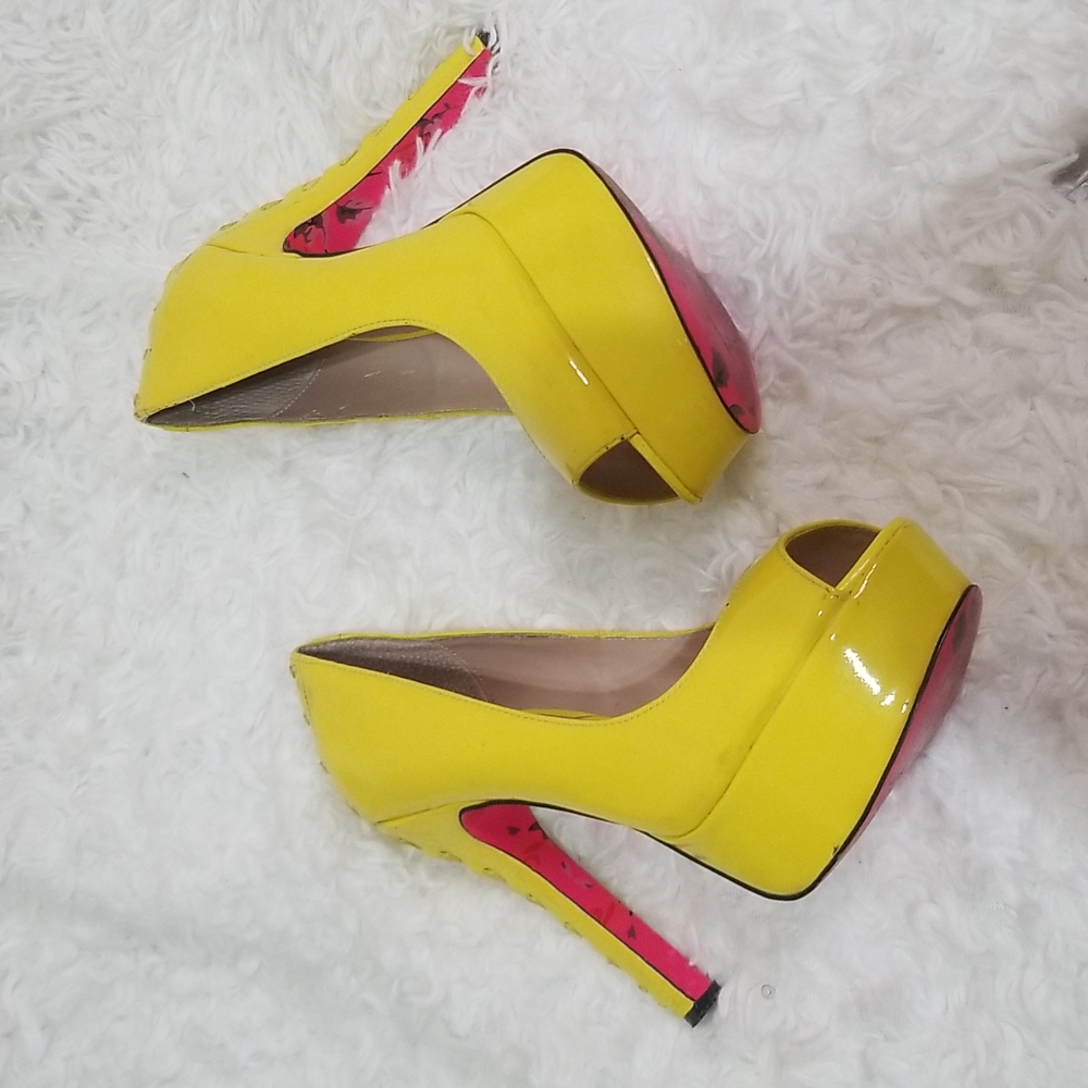 Bestsy Johnson Yellow Open Toe Heels size 8.5